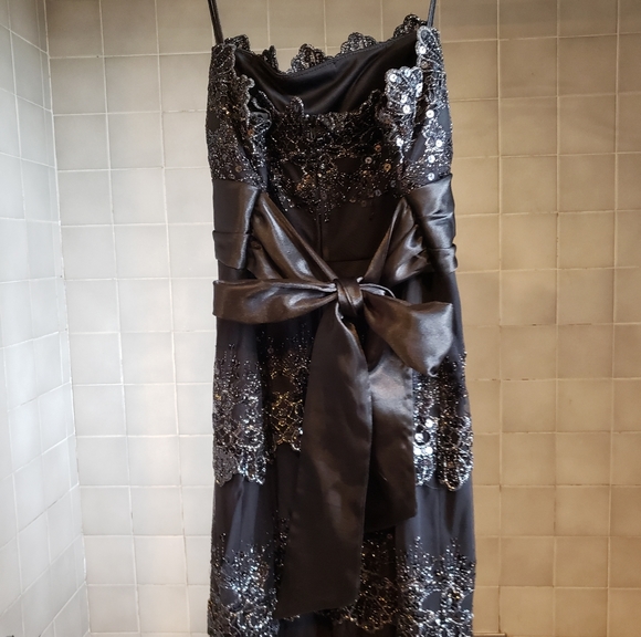 Short formal dress - Picture 3 of 5